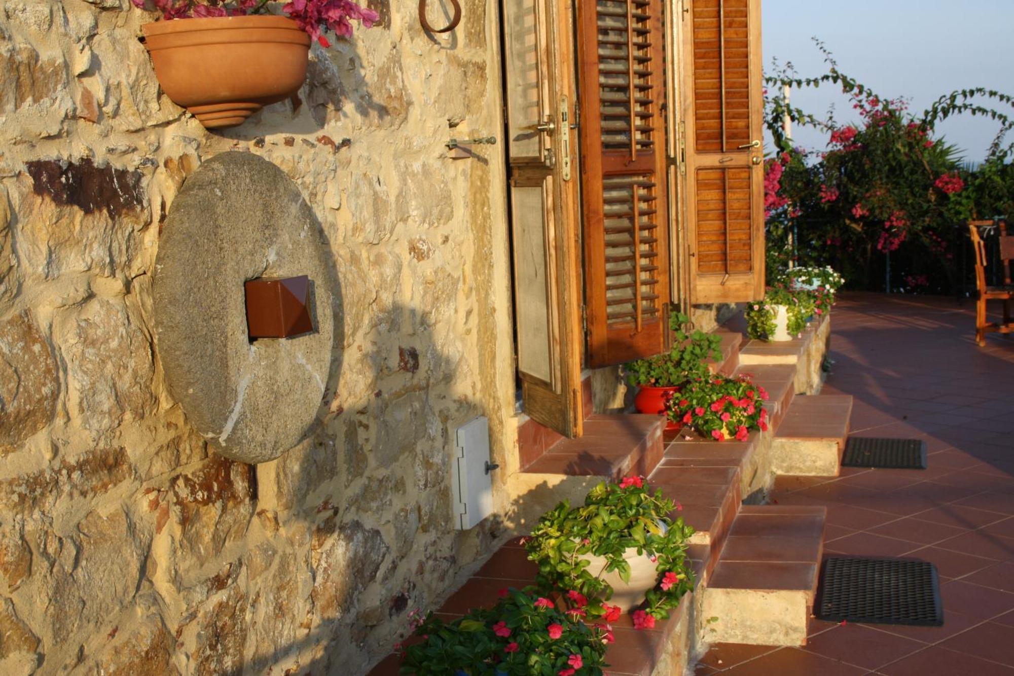 Camere & Case Vacanze Lo Scoglio Castel di Tusa Exterior photo