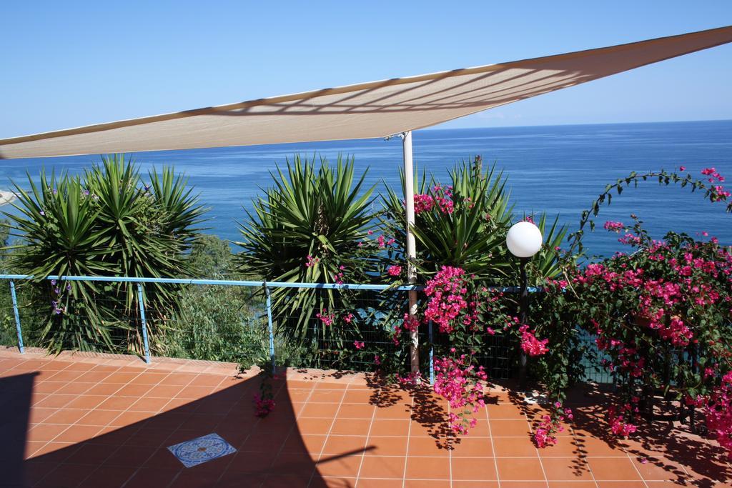 Camere & Case Vacanze Lo Scoglio Castel di Tusa Exterior photo