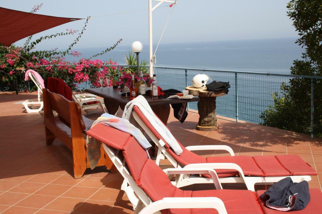 Camere & Case Vacanze Lo Scoglio Castel di Tusa Exterior photo